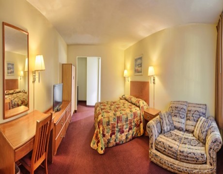 Relax Inn and Suites - Comfortable Guest Rooms in El Cajon